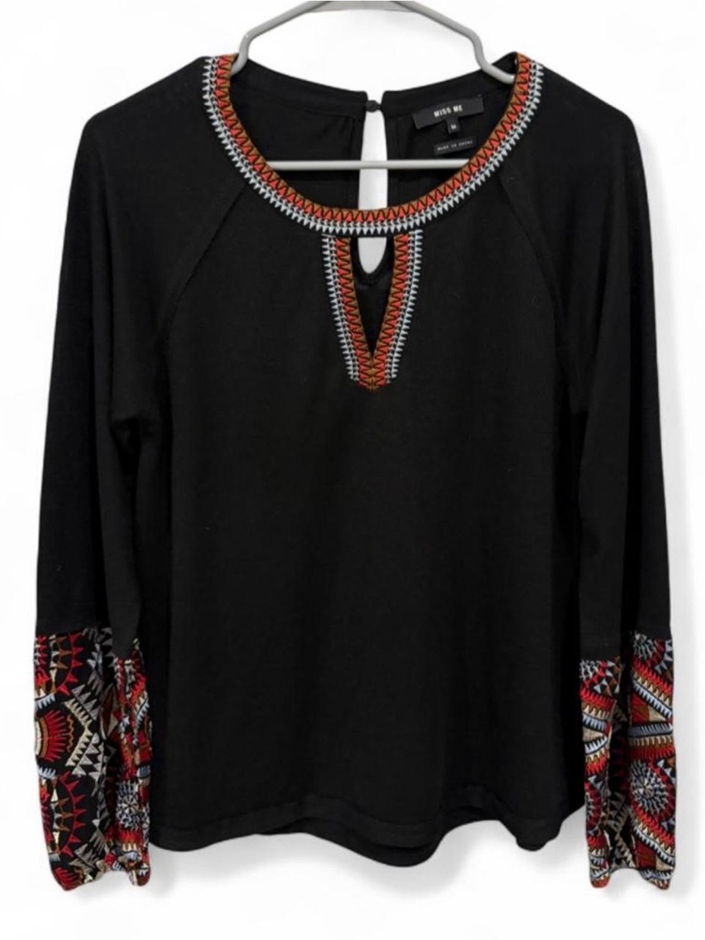 Miss Me Geometric Embroidered Ribbed Long Sleeve Top Medium Keyhole Relaxed Fit